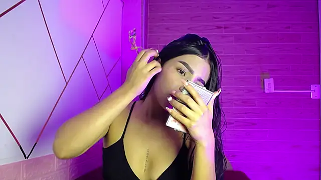 isabella_rossee Adlı Modelin Canlı XXX Sohbeti