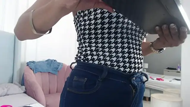 ChantalGarner Live XXX Chat