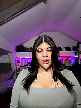 MinaKhalina Adlı Modelin Canlı XXX Sohbeti