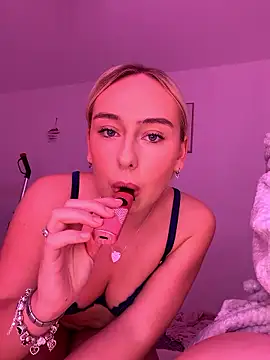 KatieCeexx's Webcam Show