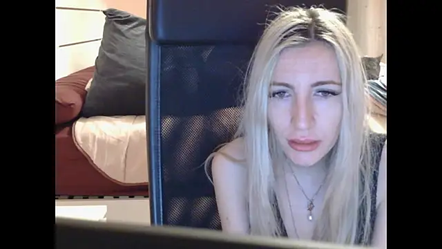 Pokazy przed kamerką – BarbieBlondieGirl