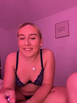 KatieCeexx Pertunjukan Webcam