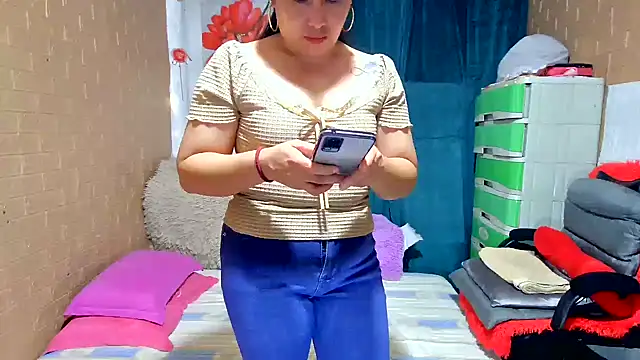 Ugly-Filipina's Live XXX Chat