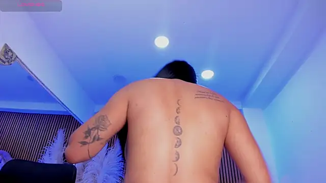 SelenaStonne Adlı Modelin Canlı XXX Sohbeti