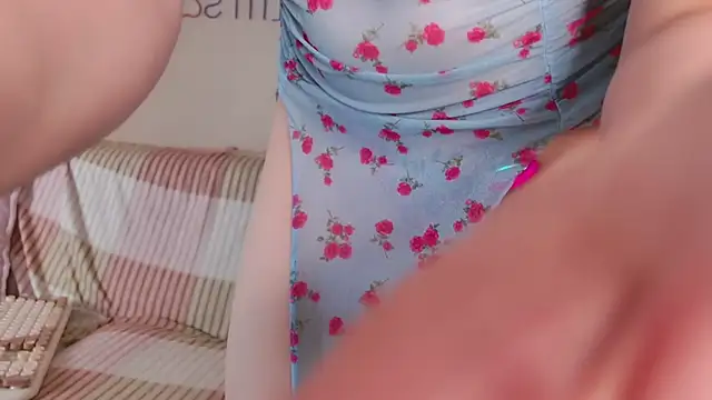 Mikka_Blush live XXX chat