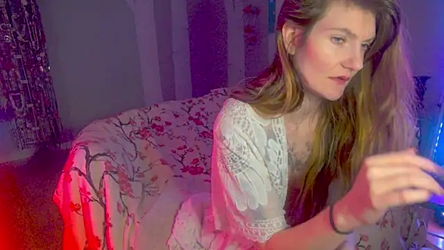 YourFavCanadianMILF's Live XXX Chat