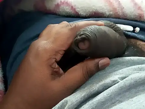 Thickblacksexy: διαδικτυακό σόου στην κάμερα