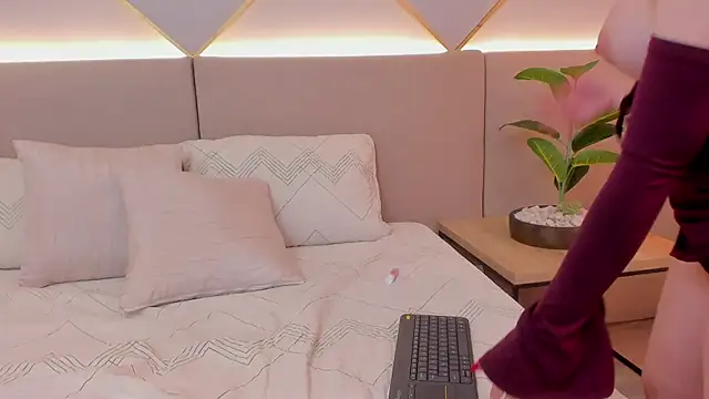 SophieeMills Live XXX-Chat