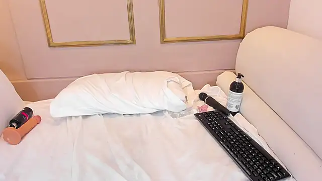 NahimiThompson's Live XXX Chat