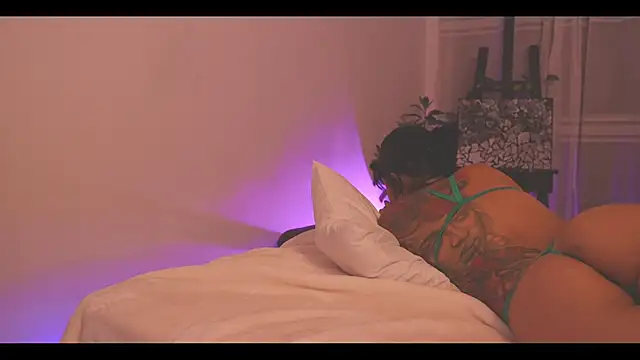 LorenRosse élő XXX-chatje