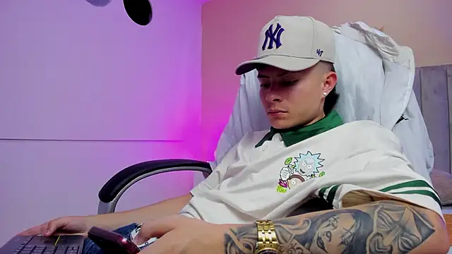 Nascary_Fox live XXX chat