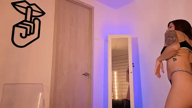 mandi4pole_ live XXX chat