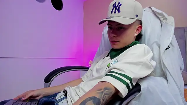 Nascary_Fox's Live XXX Chat