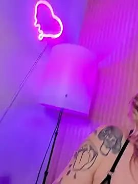 sarahpearlx's Live XXX Chat