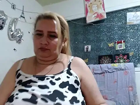 Perla1981--'s Live XXX Chat