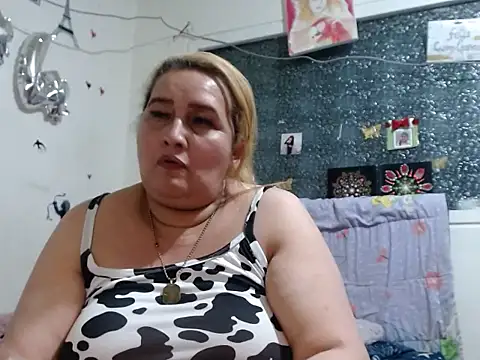 Perla1981-- Adlı Modelin Canlı XXX Sohbeti