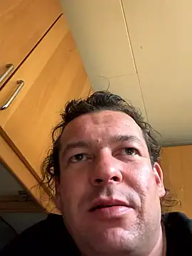 miguel910921 Adlı Modelin Canlı XXX Sohbeti