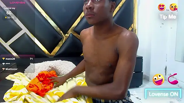 NoahJhonson69 live XXX chat