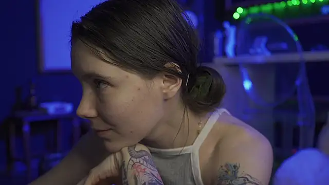 YourBabyPearl's Live XXX Chat