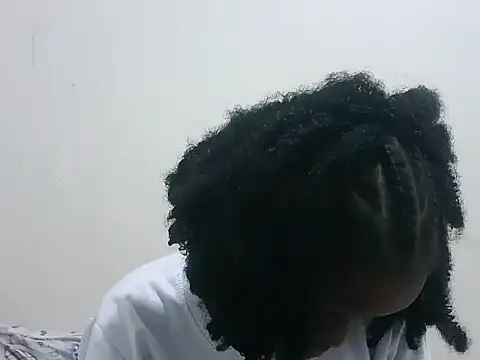 prettybeee Adlı Modelin Canlı XXX Sohbeti