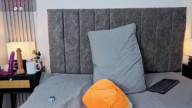 XXX chat uživo modela Ema_Stone65