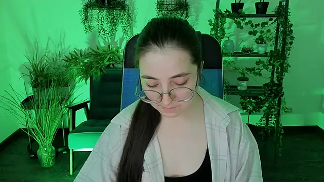 VirtuallVoyantのライブXXXチャット