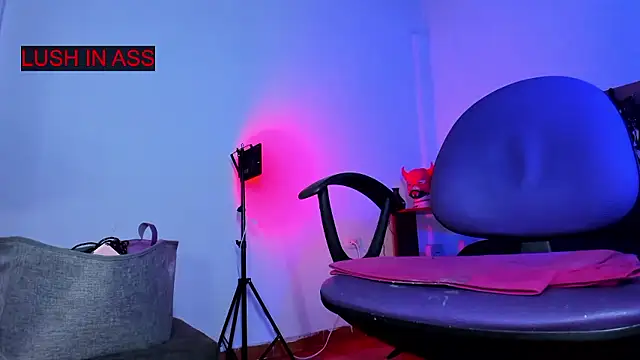 LucyStrike_'s Live XXX Chat