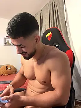 Ezzio_Scolaro 现场XXX聊天