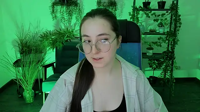 VirtuallVoyant's Live XXX Chat