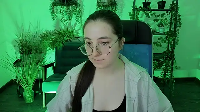 VirtuallVoyant's Live XXX Chat