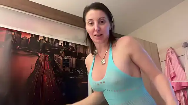 NurseStephania Adlı Modelin Canlı XXX Sohbeti