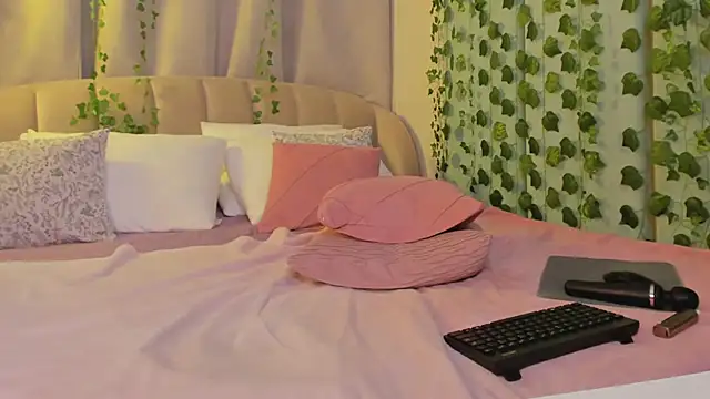 Love_is_Lola's Live XXX Chat