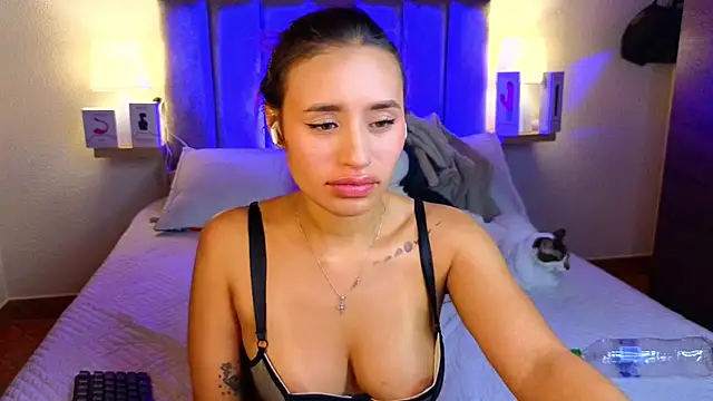 juliana-mancini's Live XXX Chat