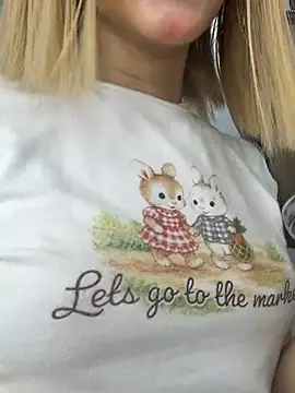 XXX chat uživo modela SweetBunnyGF