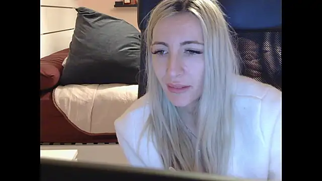 BarbieBlondieGirl 即時 XXX 聊天