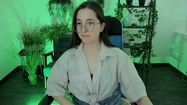 VirtuallVoyant's Live XXX Chat