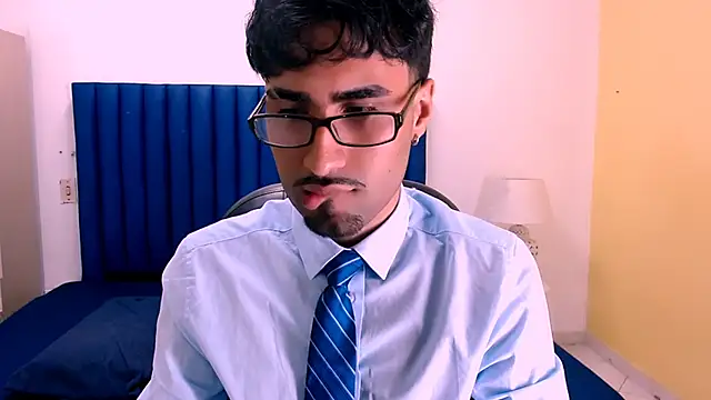 MilanZaire Adlı Modelin Canlı XXX Sohbeti