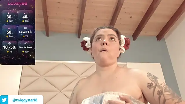 Twwiiggy Chat XXX in diretta