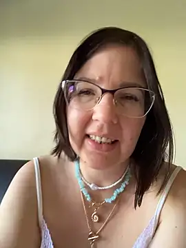 Chat +18 de B_Bonya_m ao vivo