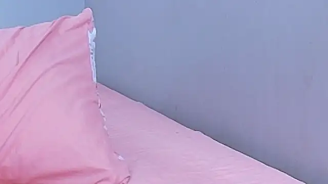 cutepetitee: онлайн-секс-чат