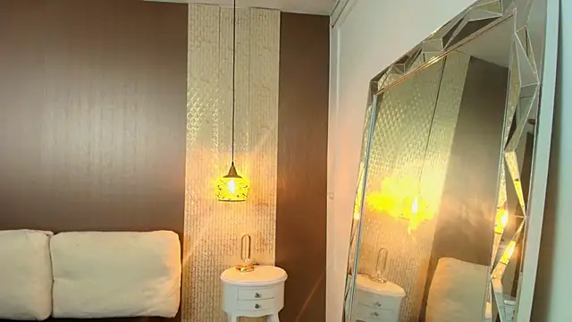 Tiifany_Baker Adlı Modelin Canlı XXX Sohbeti