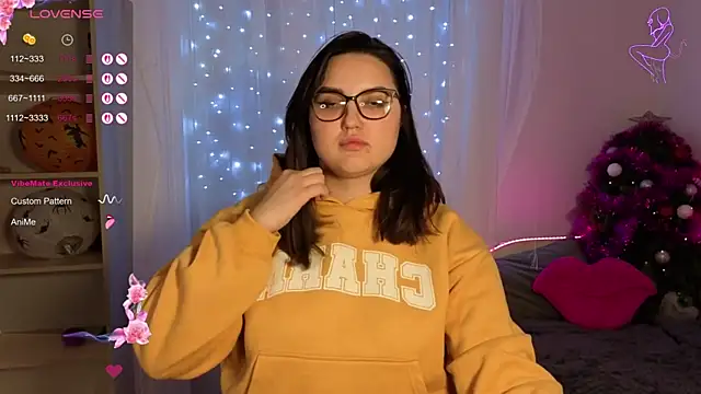 Chat +18 de MiraLuccian ao vivo