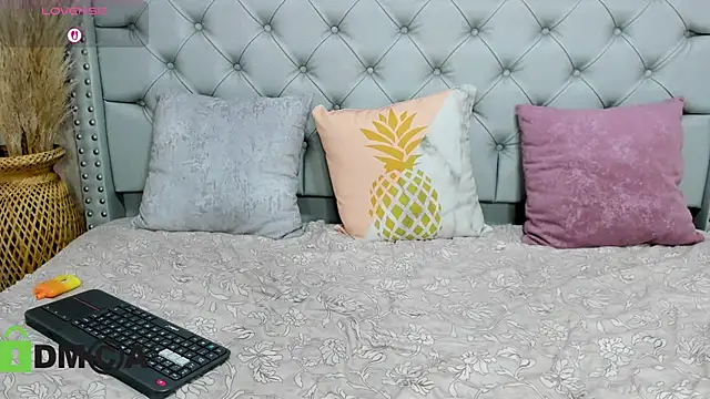 Skarlet_04's Live XXX Chat