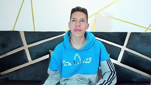 thiago19s Adlı Modelin Web Kamerası Şovu