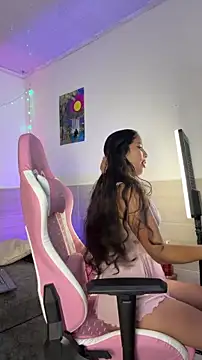 Mia_X1 élő XXX-chatje