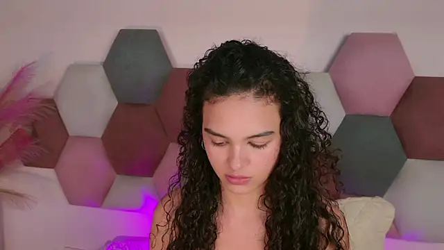 PaulinaSaint Adlı Modelin Canlı XXX Sohbeti