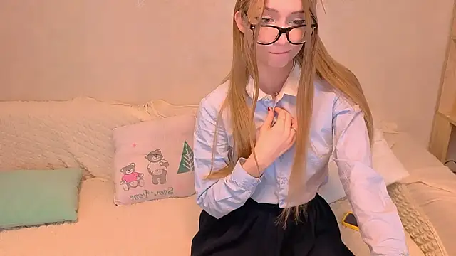 دردشة ShyBerryNelly الجنسية المباشرة