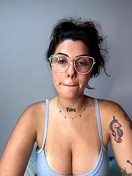 tiphanyari's Live XXX Chat