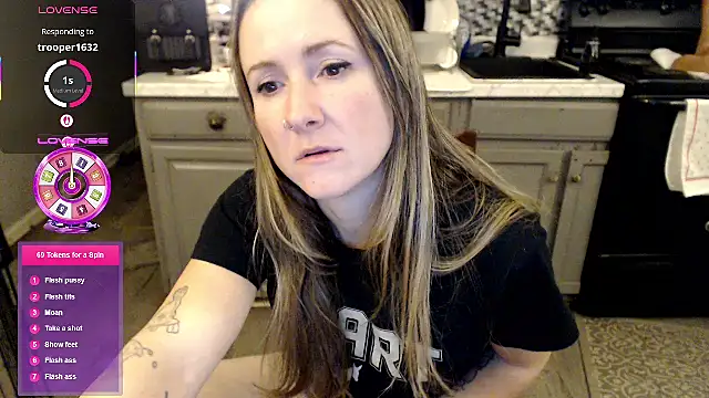 Show modela alluringpixie na web-kameri