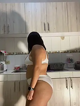 Violetrousse Adlı Modelin Canlı XXX Sohbeti